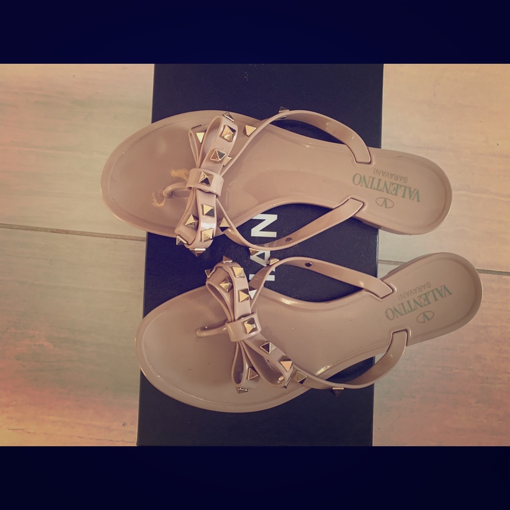 Authentic Valentino Flip flops in great condition.